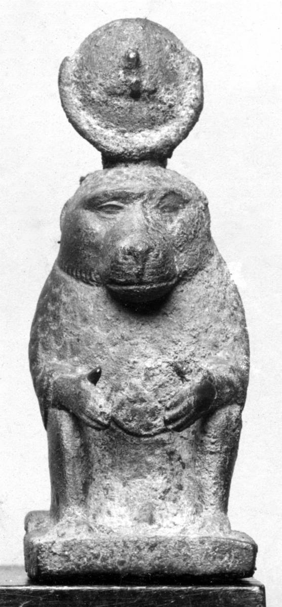 Ägyptische Statuette (oder Gefäß in Form) eines hockenden Pavians  mit Mondsichel und Mondscheibe