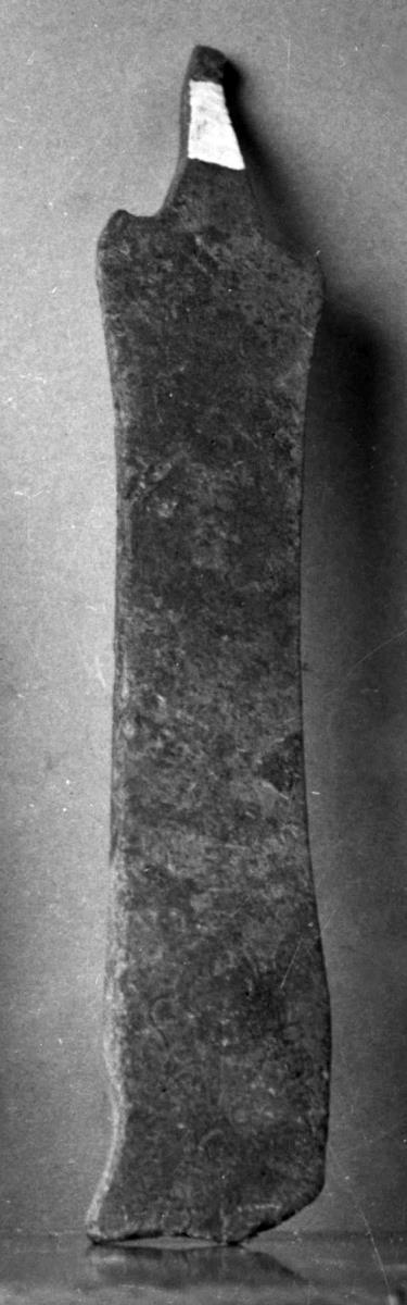 Flacher Griff mit gravierten Ornamenten (vermutlich von einem Sieb)