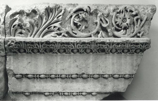 Gebälk der Altarhofhallen des Heiligtums des Jupiter Heliopolitanus in Baalbek, rechtes Bauteil