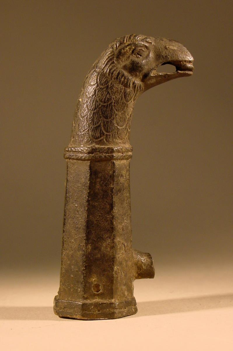 Wagenbronze mit Adlerkopf