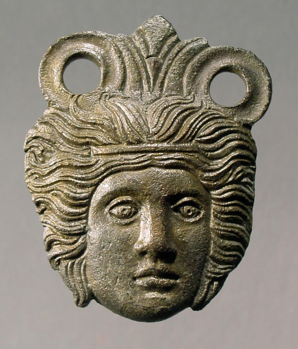 Henkelattasche einer Situla mit weiblicher Maske