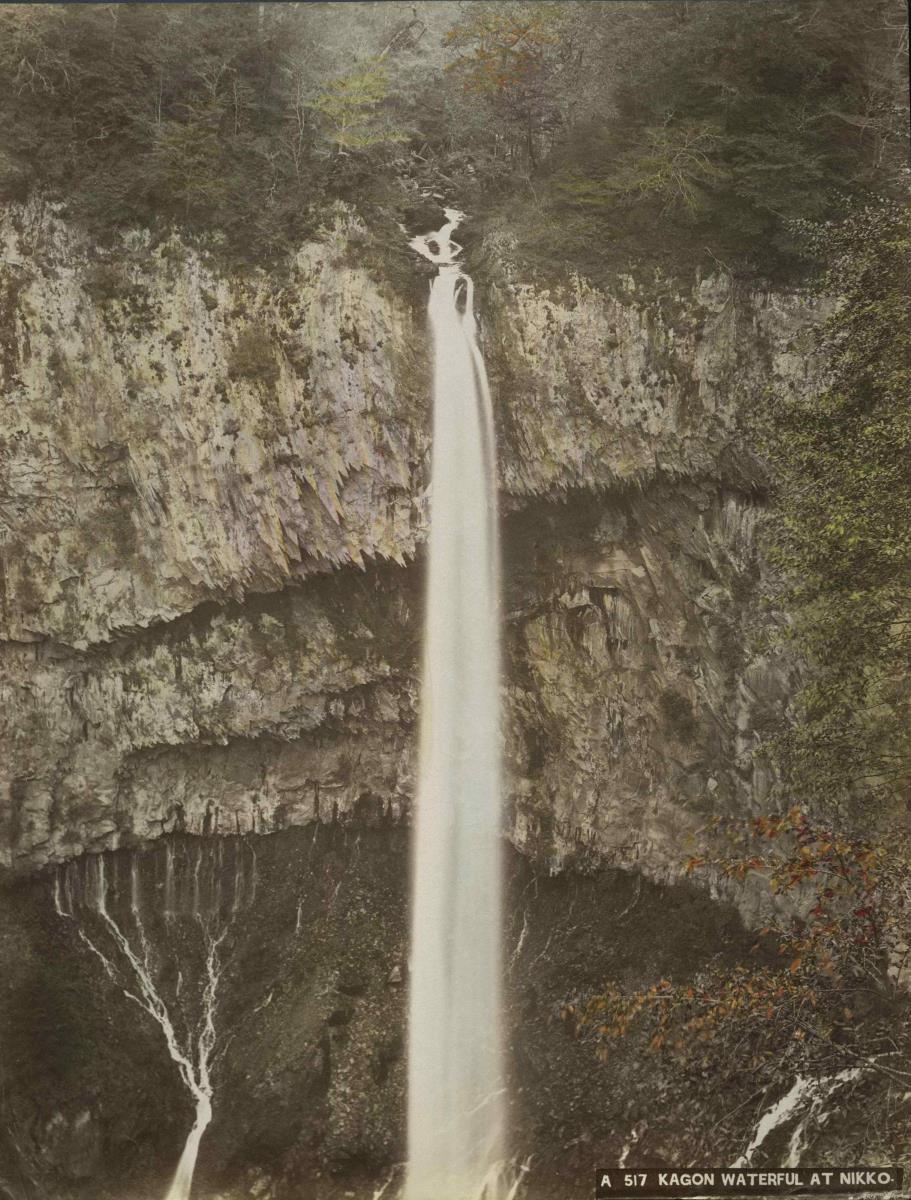 Der Kegon Wasserfall, (obere Ansicht)  Nikkô 日光華厳の滝