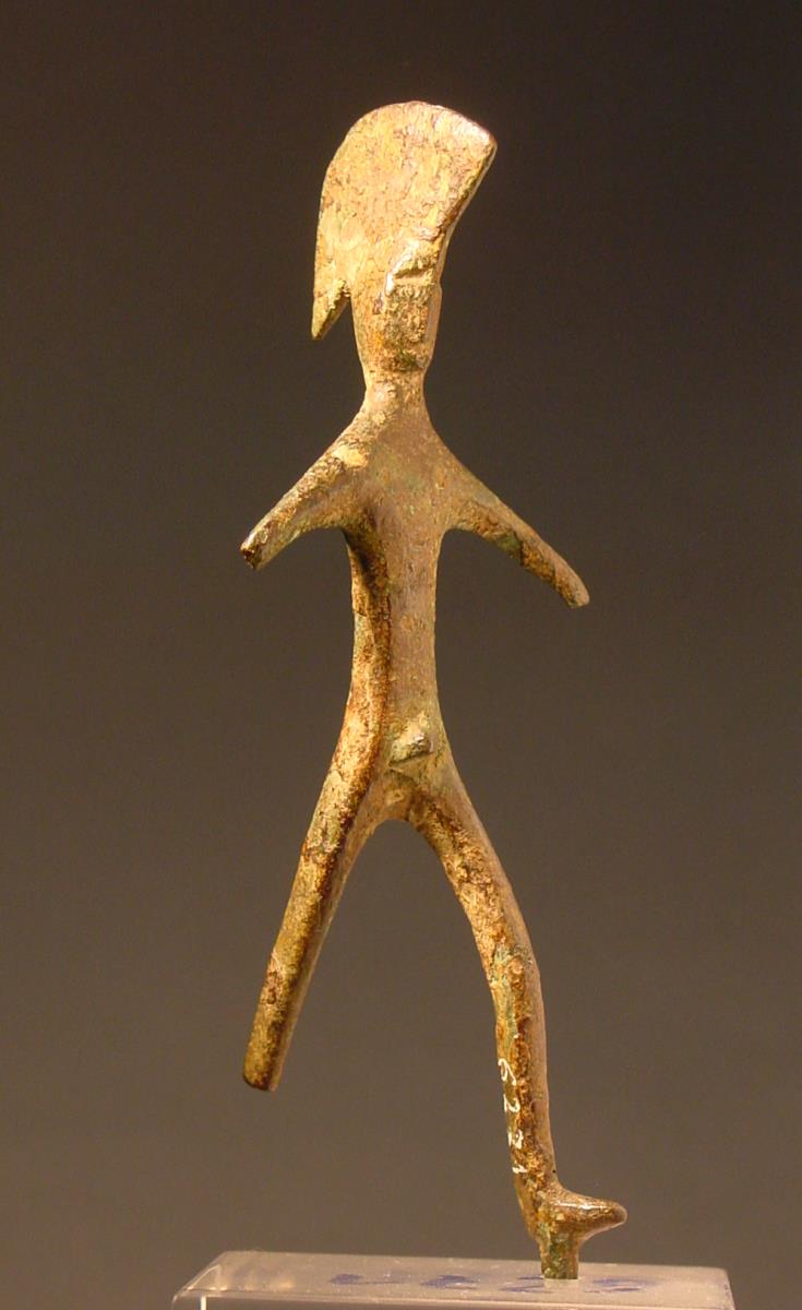 Etruskische Statuette eines nackten Kriegers mit Helm