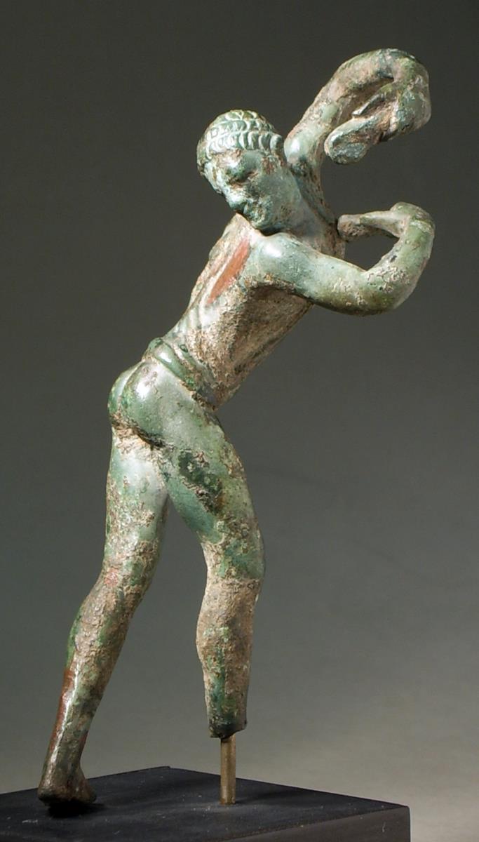Statuette eines Tänzers mit Krotalen, den Kopf zurückgeworfen, der rechte Fuß fehlt