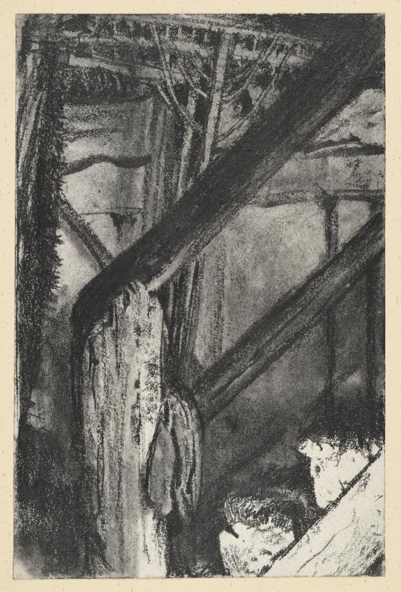 Scheunenwinkel mit Holztreppe und Rechen an der Wand