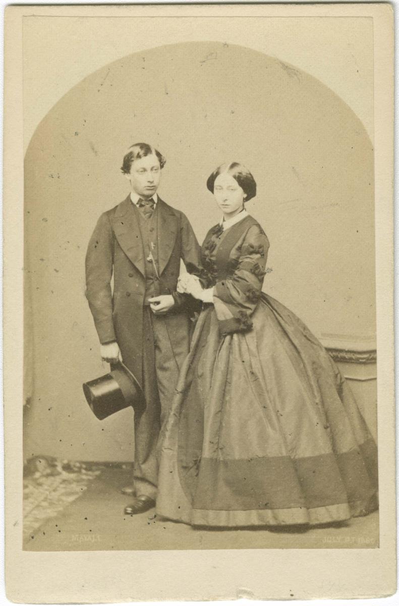 Porträt des Edward Prince of Wales und seiner Schwester Alice Maud Mary Prinzessin von Großbritannien und Irland