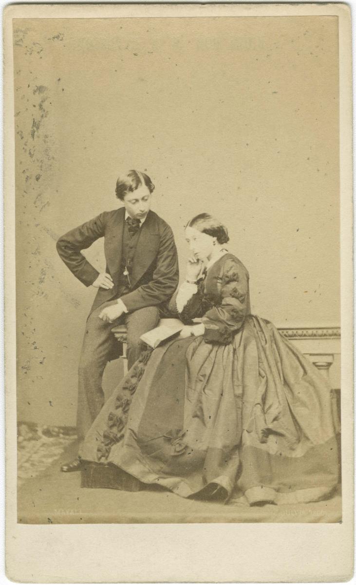 Porträt des Edward Prince of Wales und seiner Schwester Alice Maud Mary Prinzessin von Großbritannien und Irland