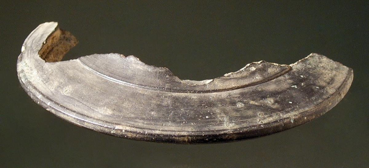 Hälfte eines ähnlichen Stücks wie Misc. 10059 (Klinenteil)