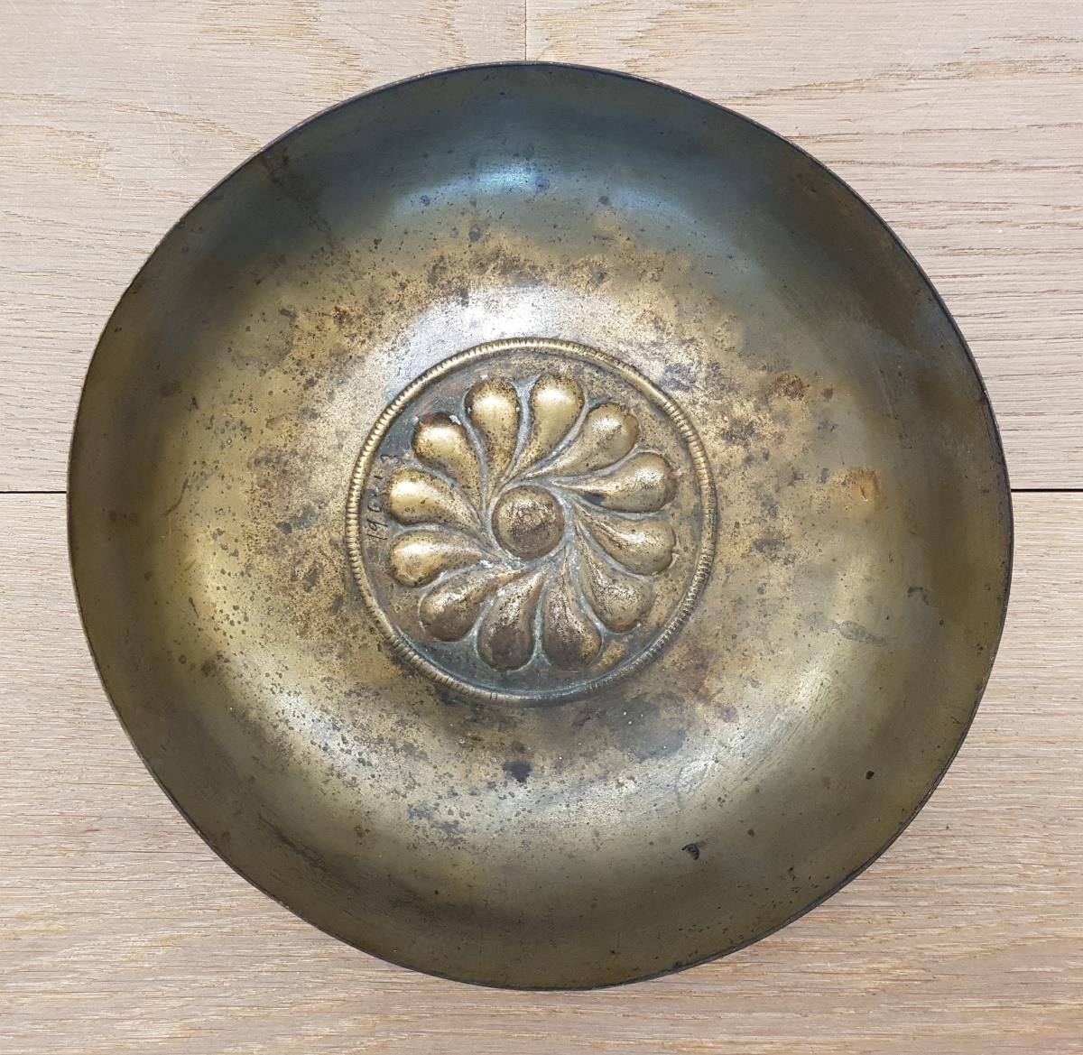 Omphalos-Schüssel mit Fischblasenornament