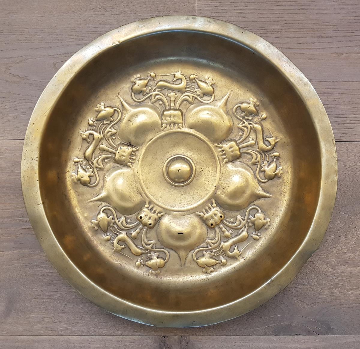 Omphalos-Schüssel mit Fünfblatt und Einhörnern