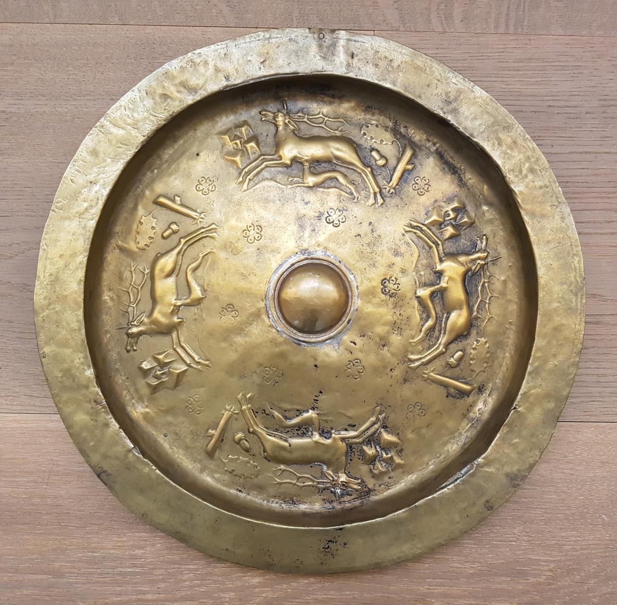 Omphalos-Schüssel mit gehetzten Hirschen