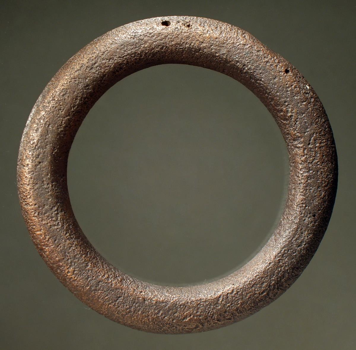 Massiv gegossener Ring