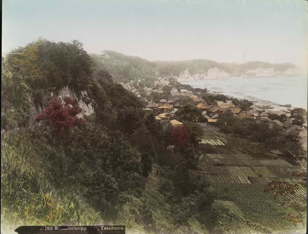 Küste mit Siedlung bei Yokohama