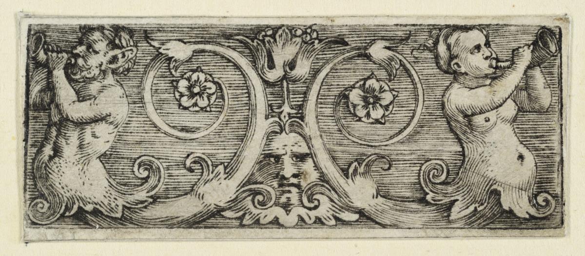 Ornament mit weiblichem und männlichem Triton
