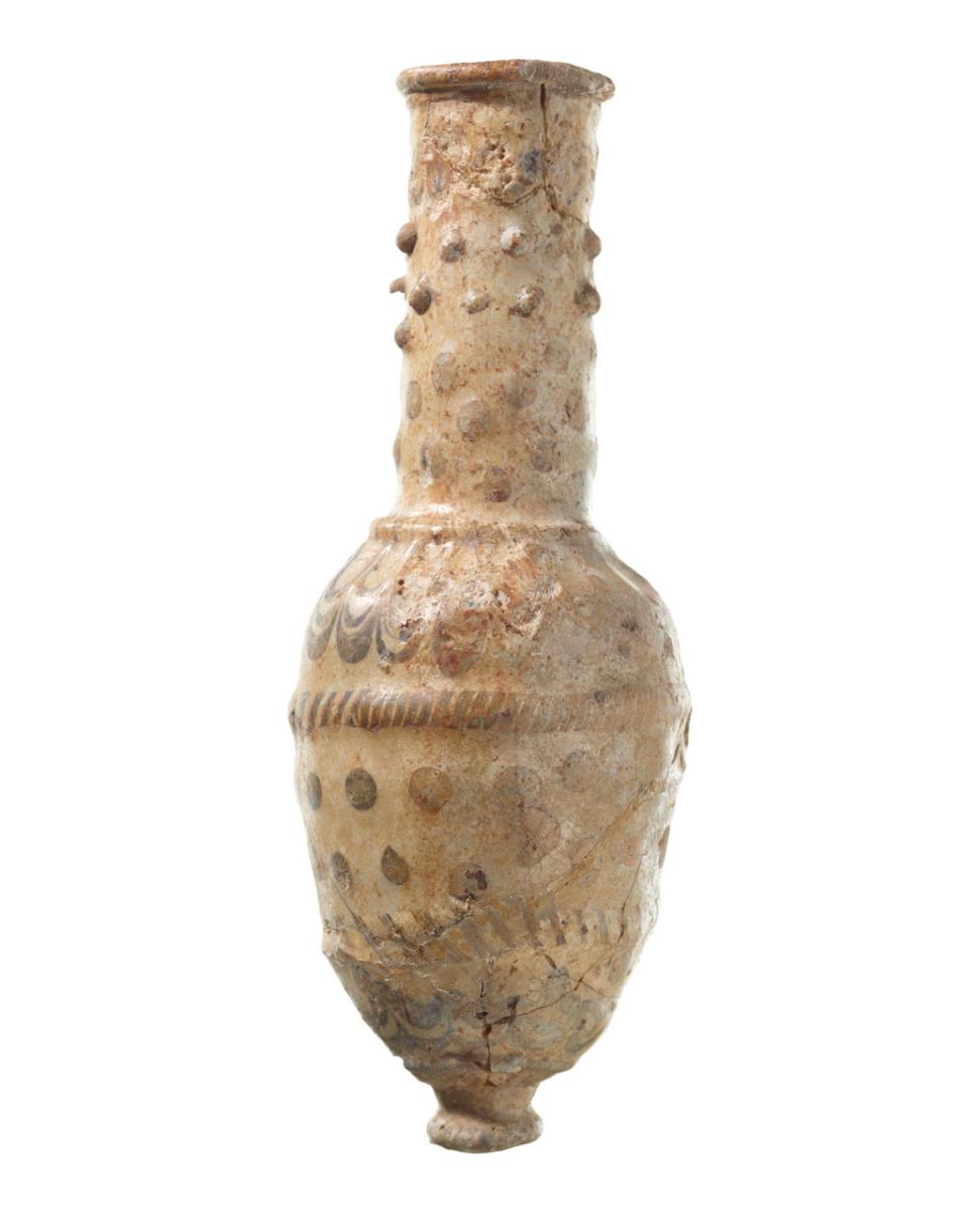 Glasflasche mit hohem schlanken Hals und Knopffuß