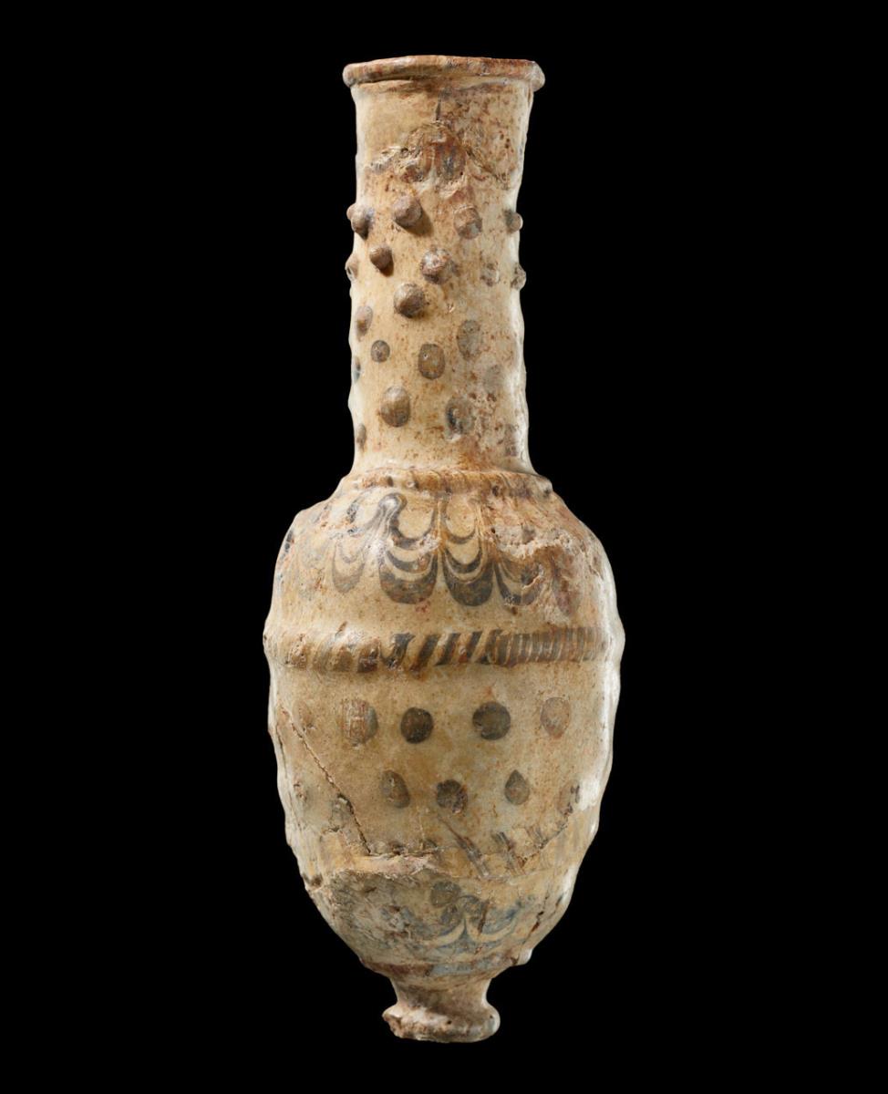 Glasflasche mit hohem schlanken Hals und Knopffuß