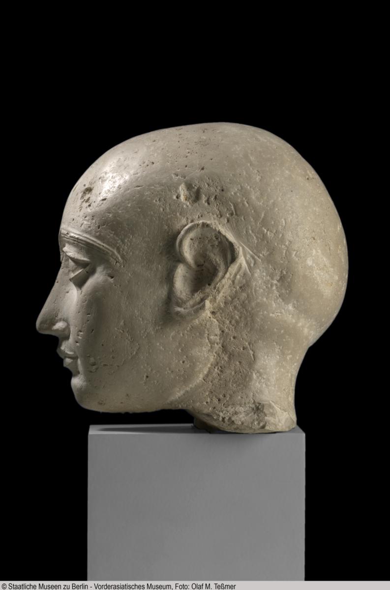 Kopf einer Männerstatuette