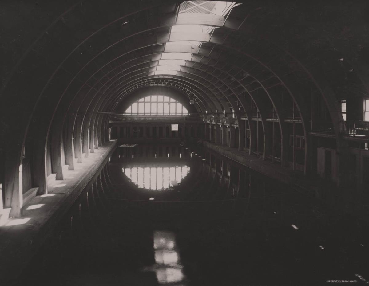 Hot Springs, Schwimmhalle