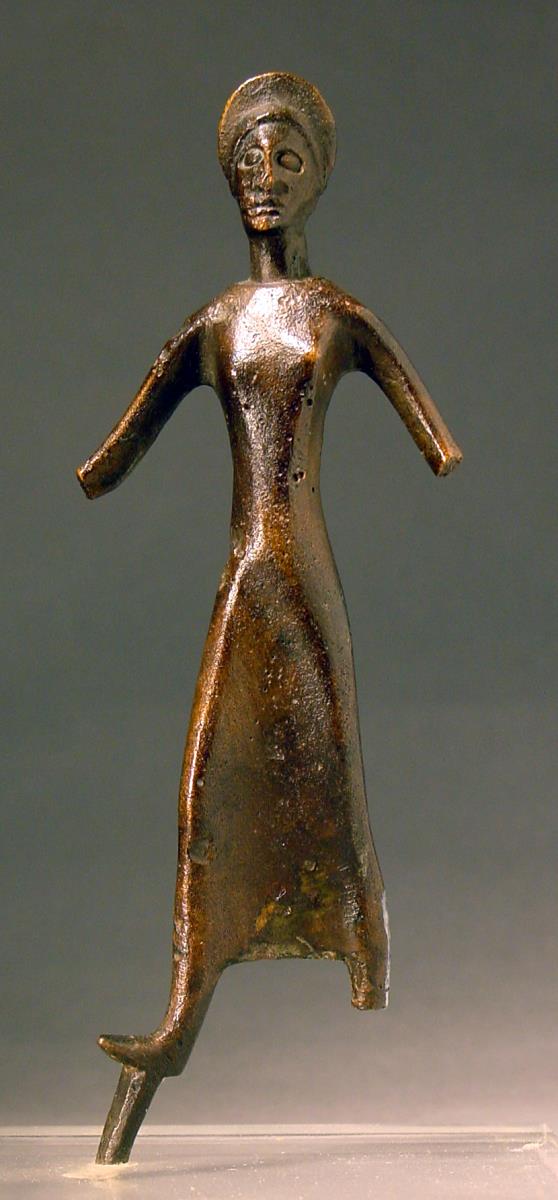 Etruskische Statuette einer schreitenden Frau