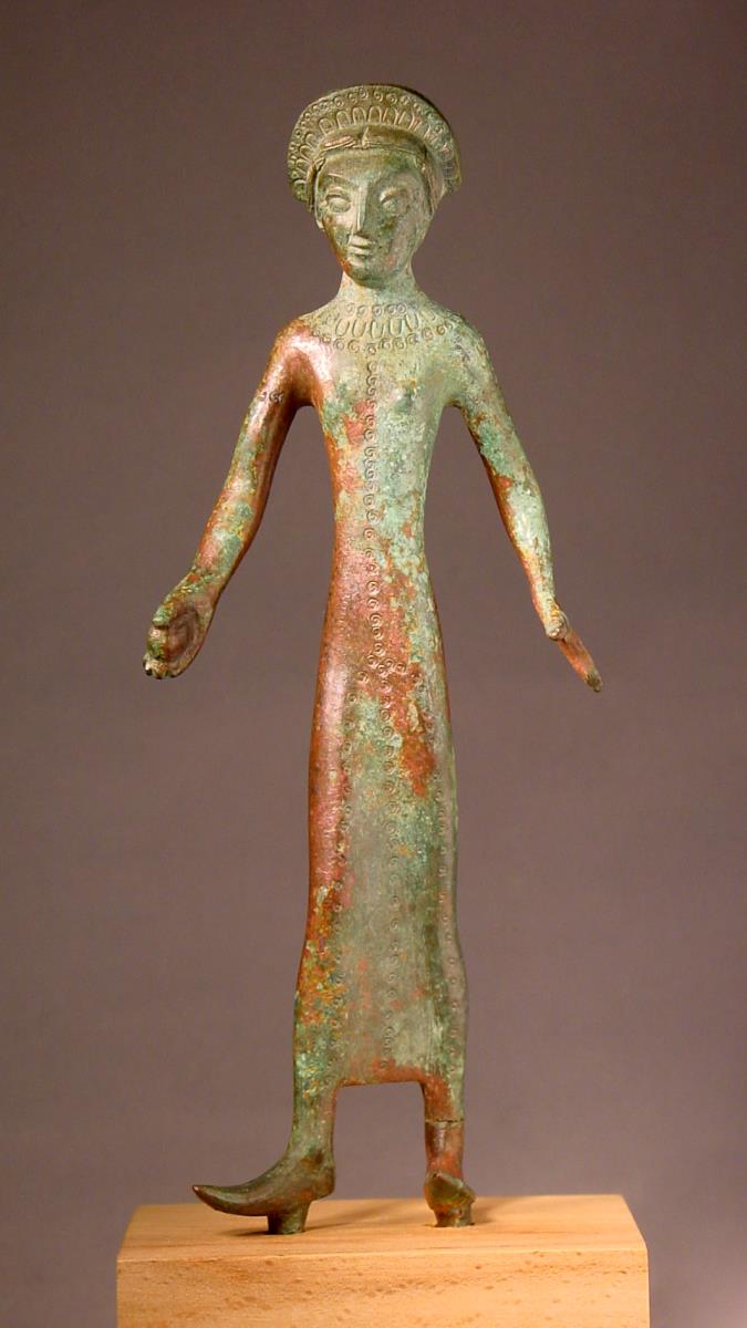 Etruskische Statuette einer schreitenden Frau