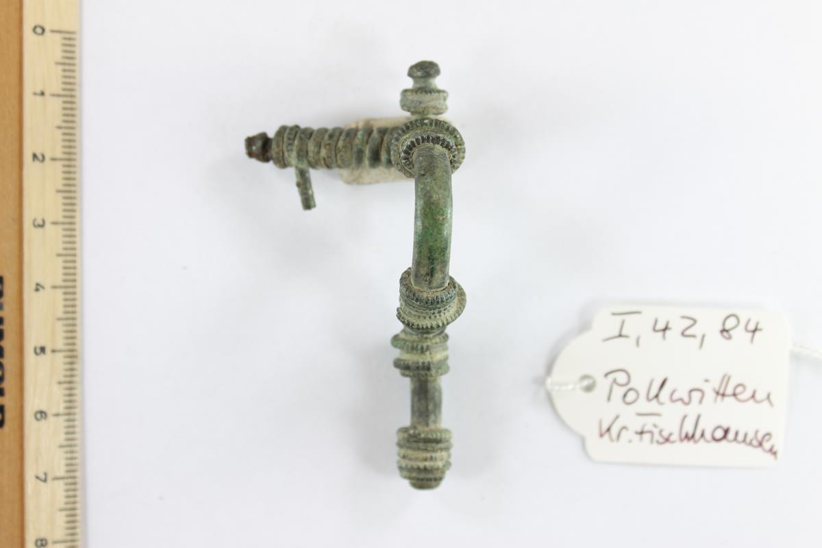 Fibel mit umgeschlagenem Fuß