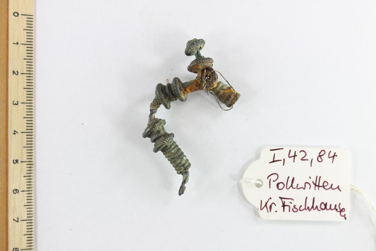 Fibel mit umgeschlagenem Fuß
