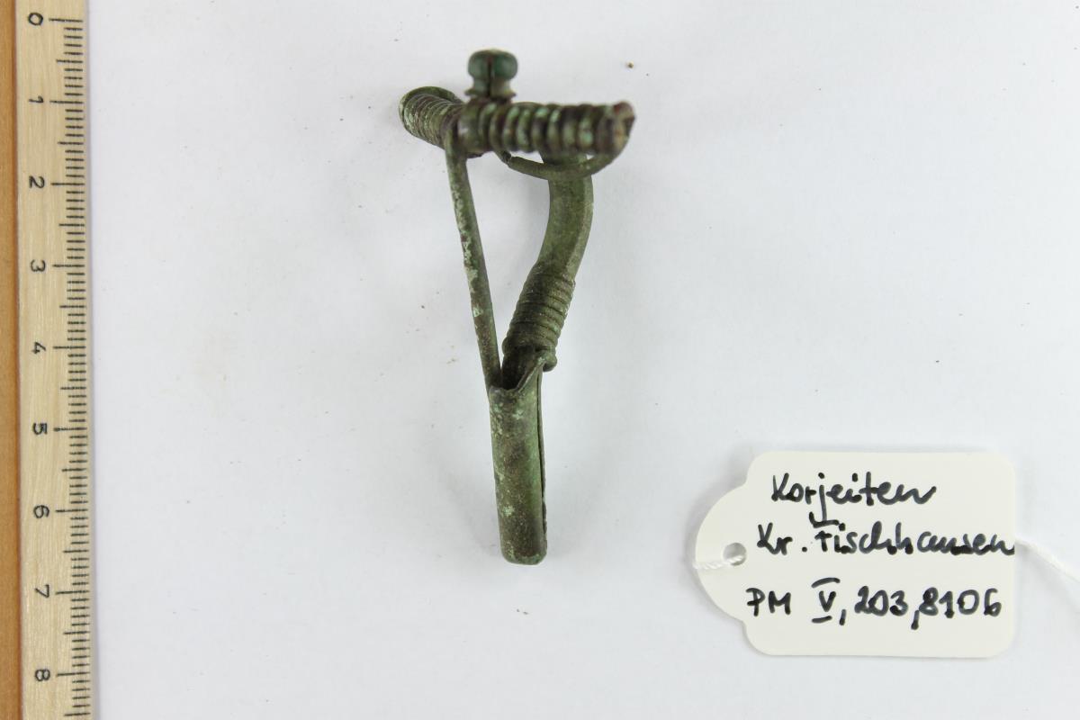 Fibel mit umgeschlagenem Fuß