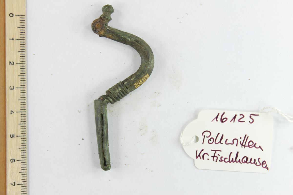 Fibel mit umgeschlagenem Fuß