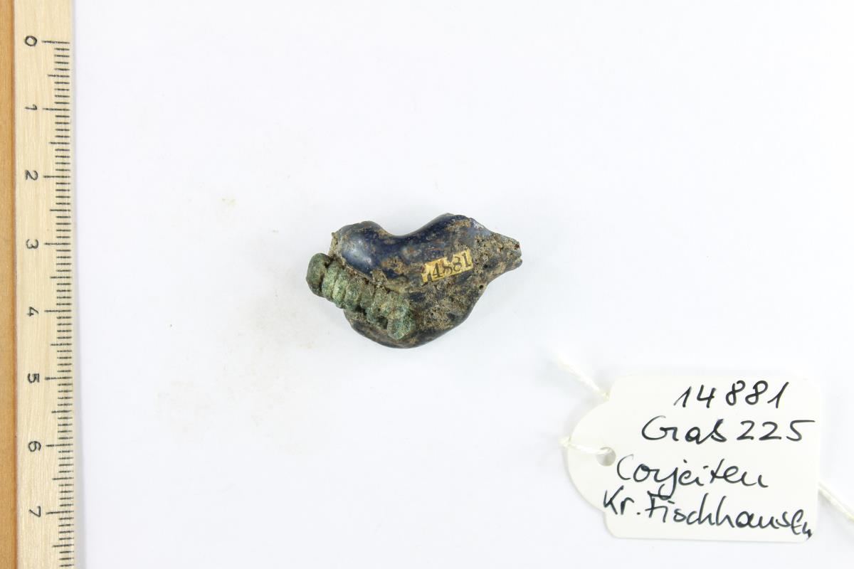 Glasperlen-Fragment mit Bronzespirale