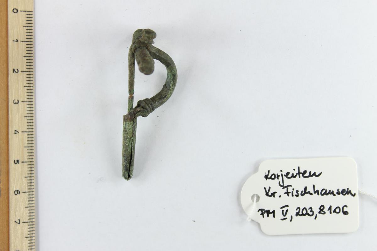 Fibel mit umgeschlagenem Fuß