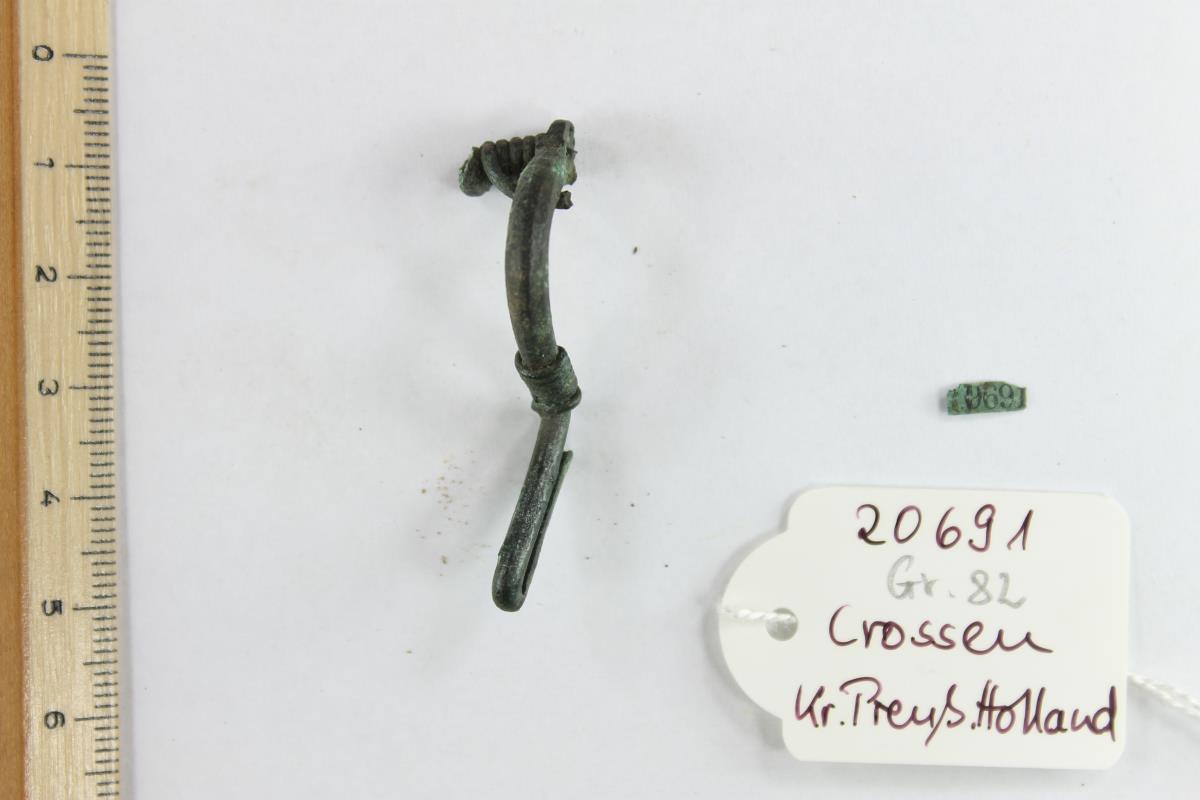 Fibel mit umgeschlagenem Fuß