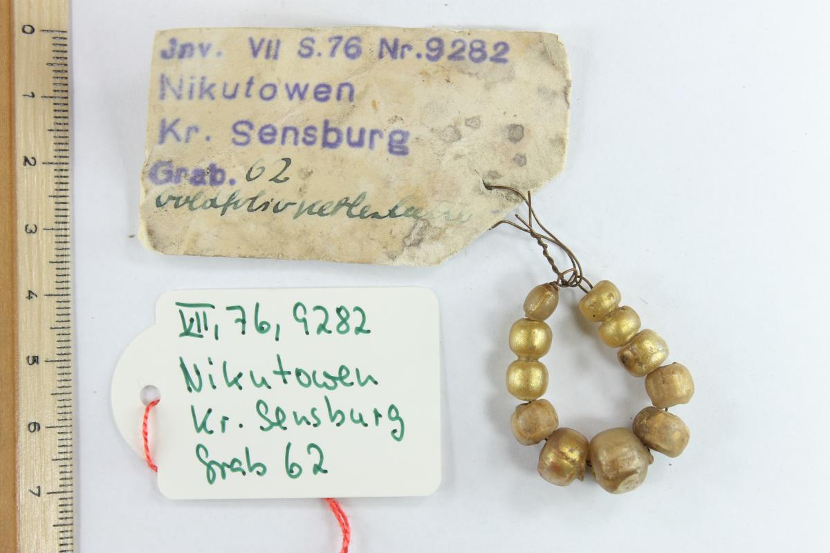 Kette aus Glasperlen