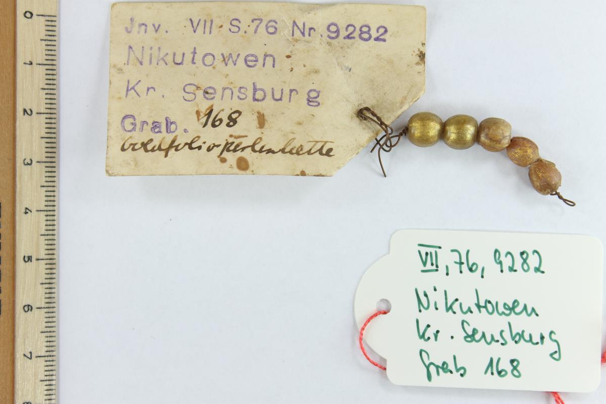 Kette aus Glasperlen