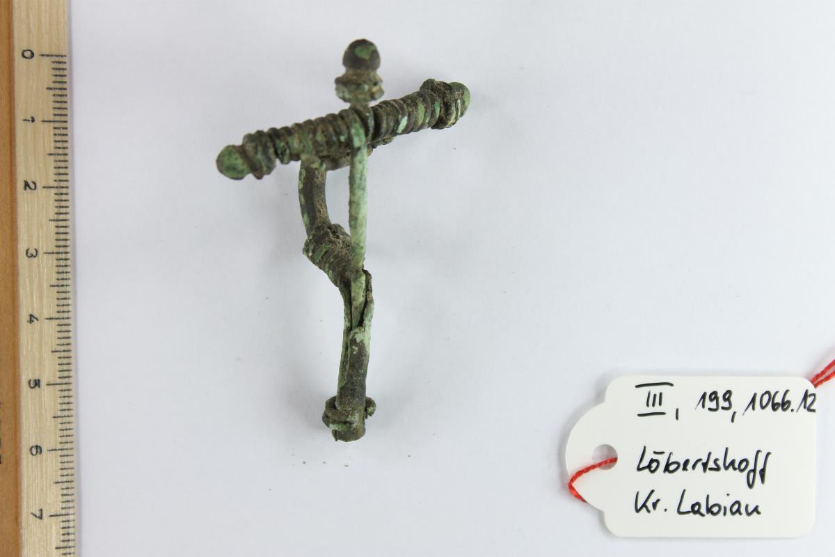 Fibel mit umgeschlagenem Fuß