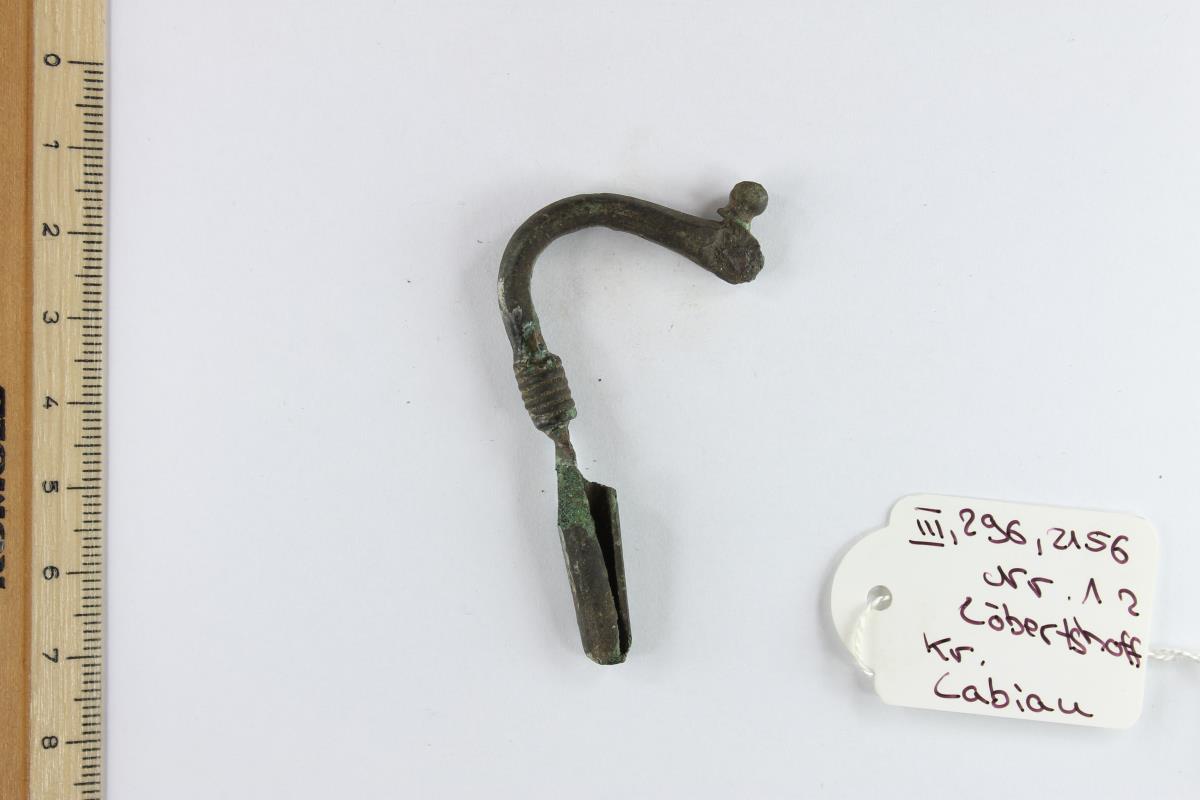 Fibel mit umgeschlagenem Fuß