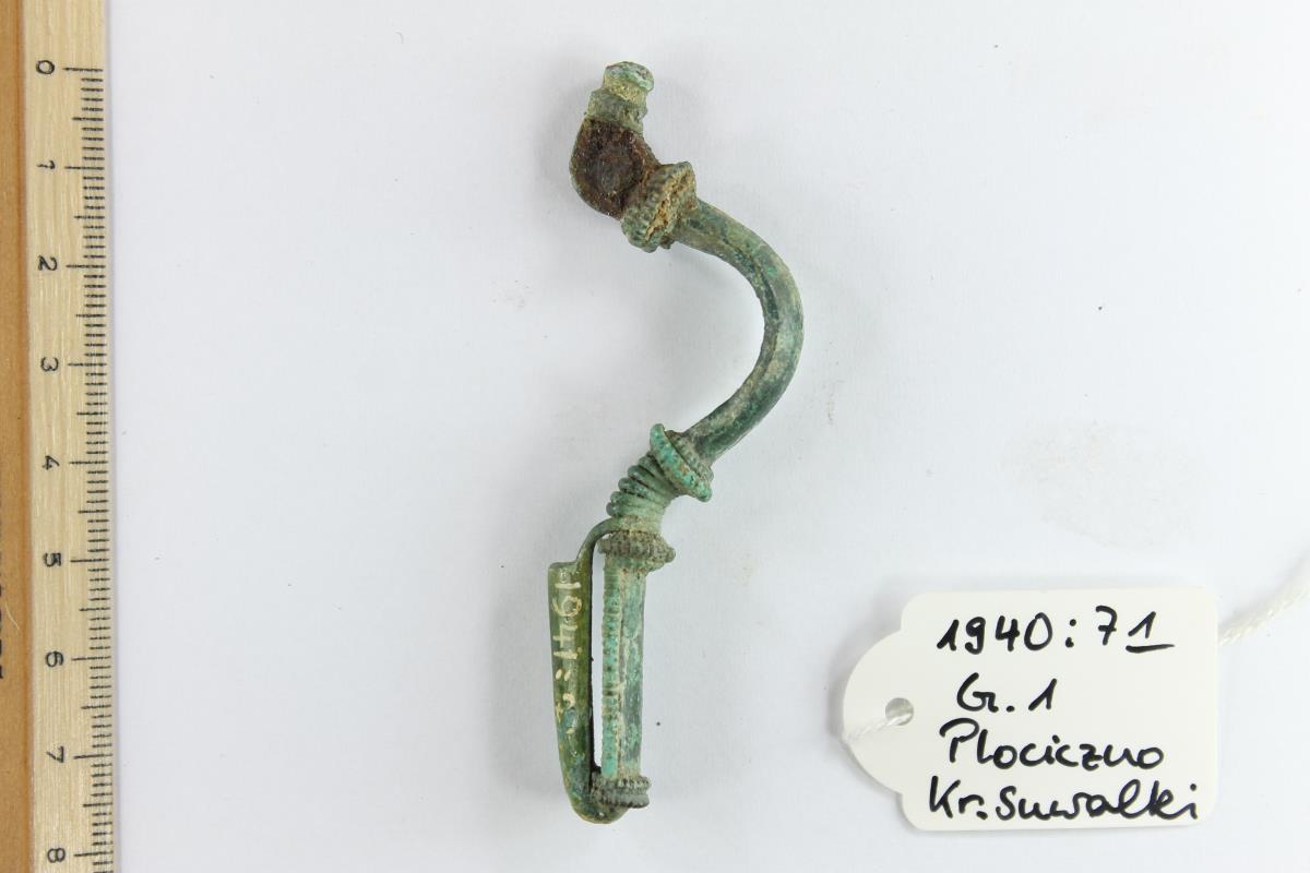 Fibel mit umgeschlagenem Fuß