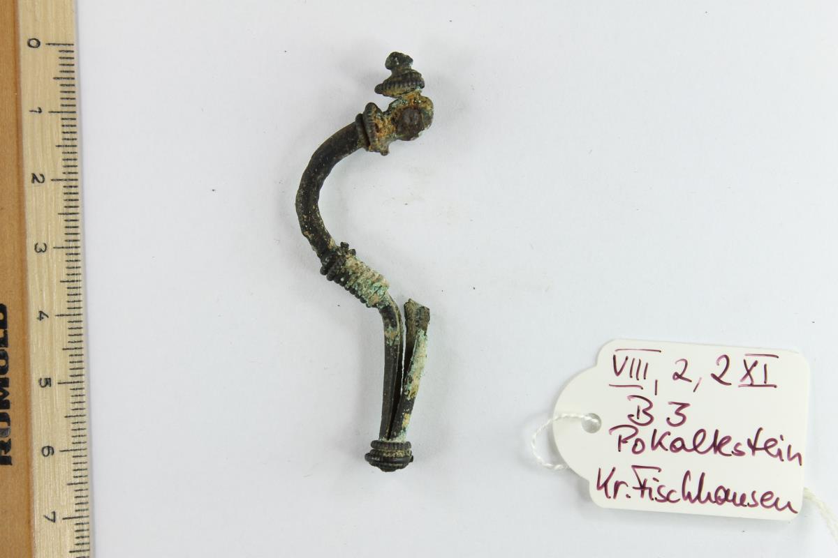 Fibel mit umgeschlagenem Fuß
