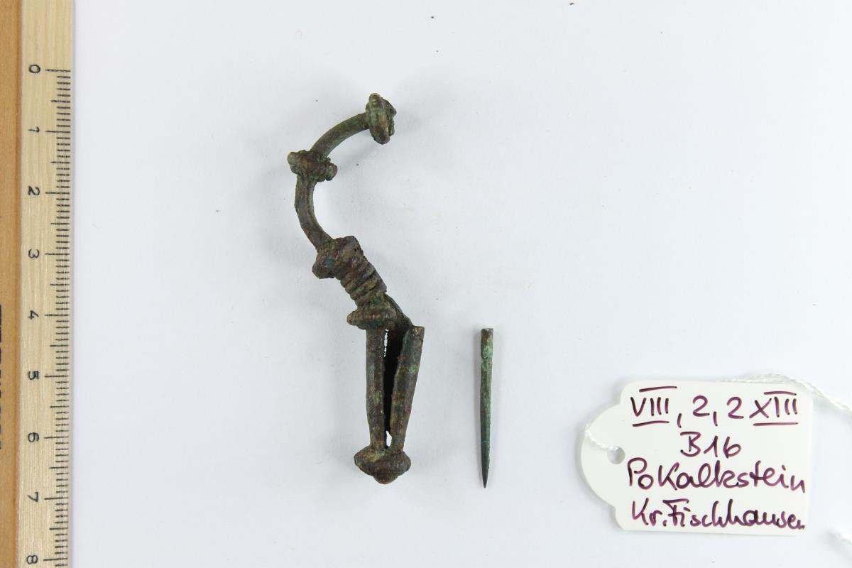 Fibel mit umgeschlagenem Fuß