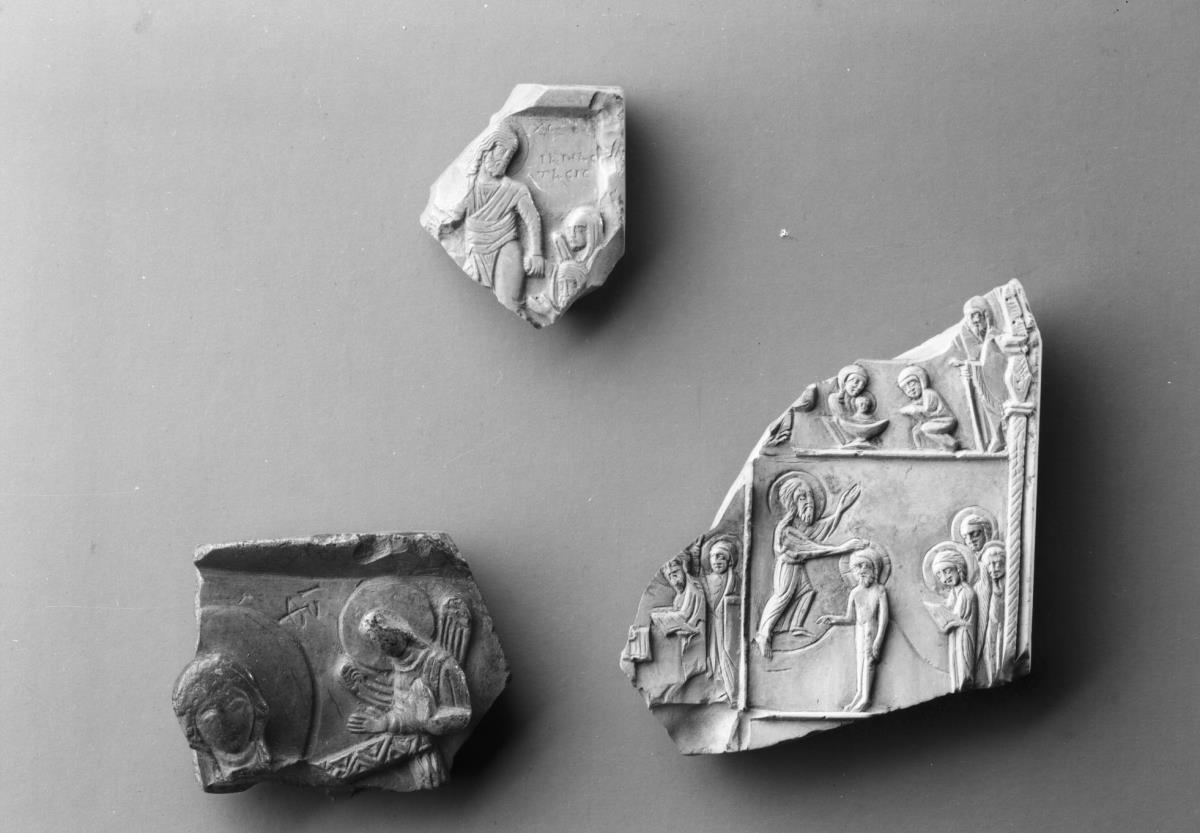 Relieftafel mit Festtagsdarstellungen, Fragment