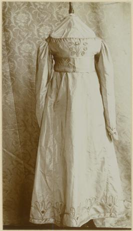 Damenkleid des 19. Jahrhunderts, Ausstellung 200 Jahre Kleiderkunst