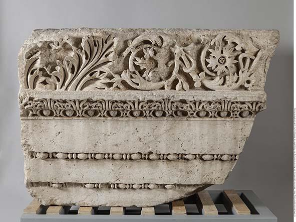 Gebälk der Altarhofhallen des Heiligtums des Jupiter Heliopolitanus in Baalbek, rechtes Bauteil