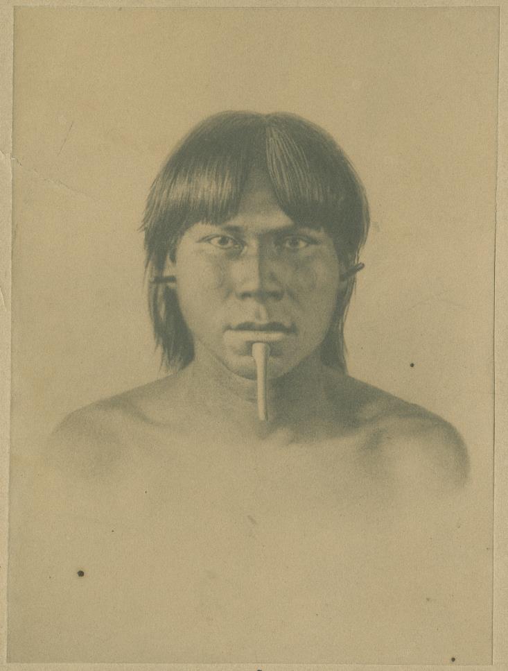 "Junger Šambioa (Karajá) mit Ohrstäbchen und hölzernem Lippenpflock"