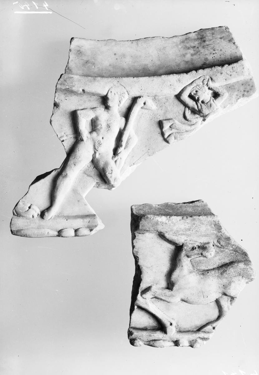 Fragment vom Rand eines Tisches mit dionysischer Szene