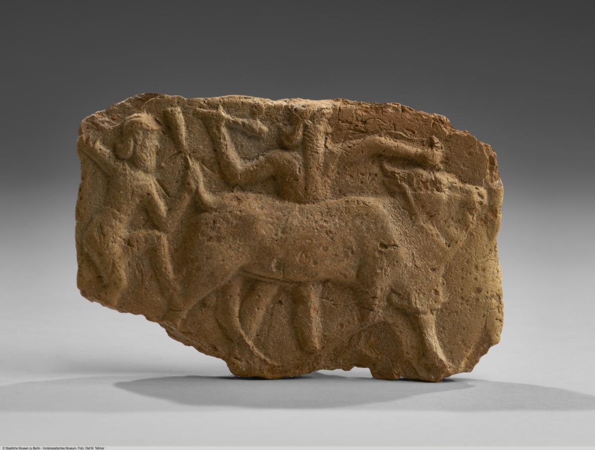 Terrakotta-Relief: Gilgamesch und Enkidu im Kampf mit einem Stier