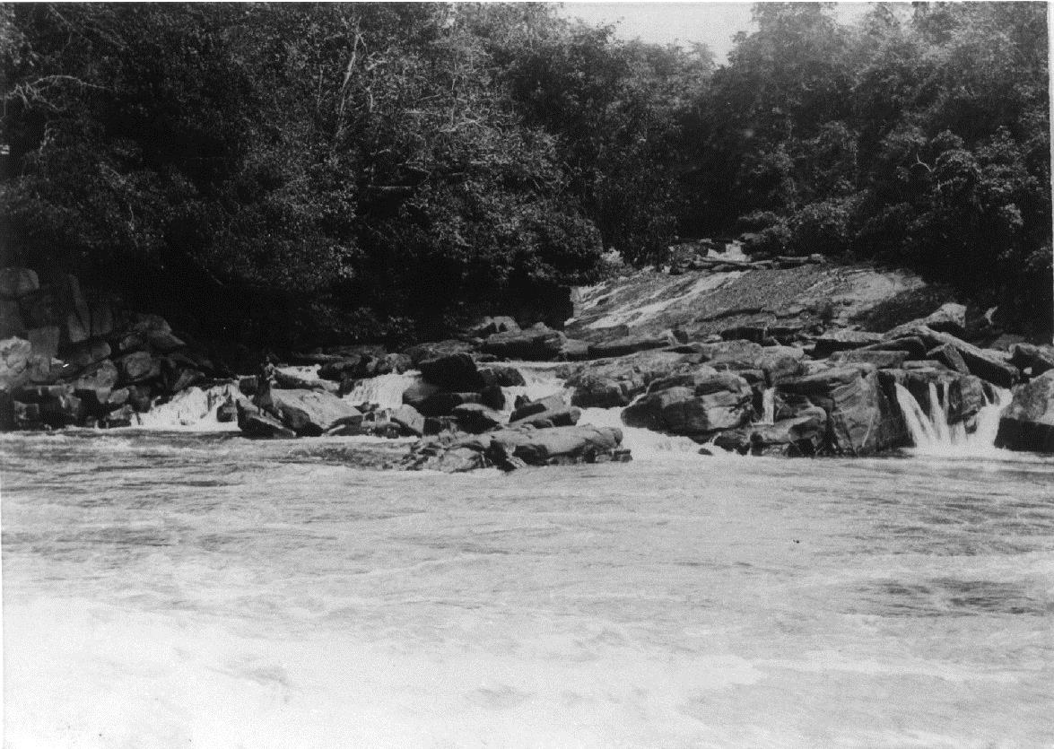 Nebenfluß des Sanaga , bei Edea Kamerun