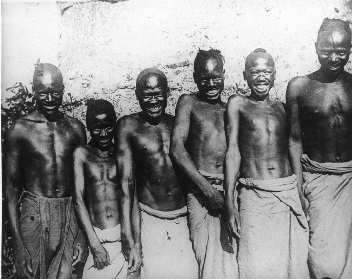 Ngoni-Träger aus Ssongea. D.O.A.