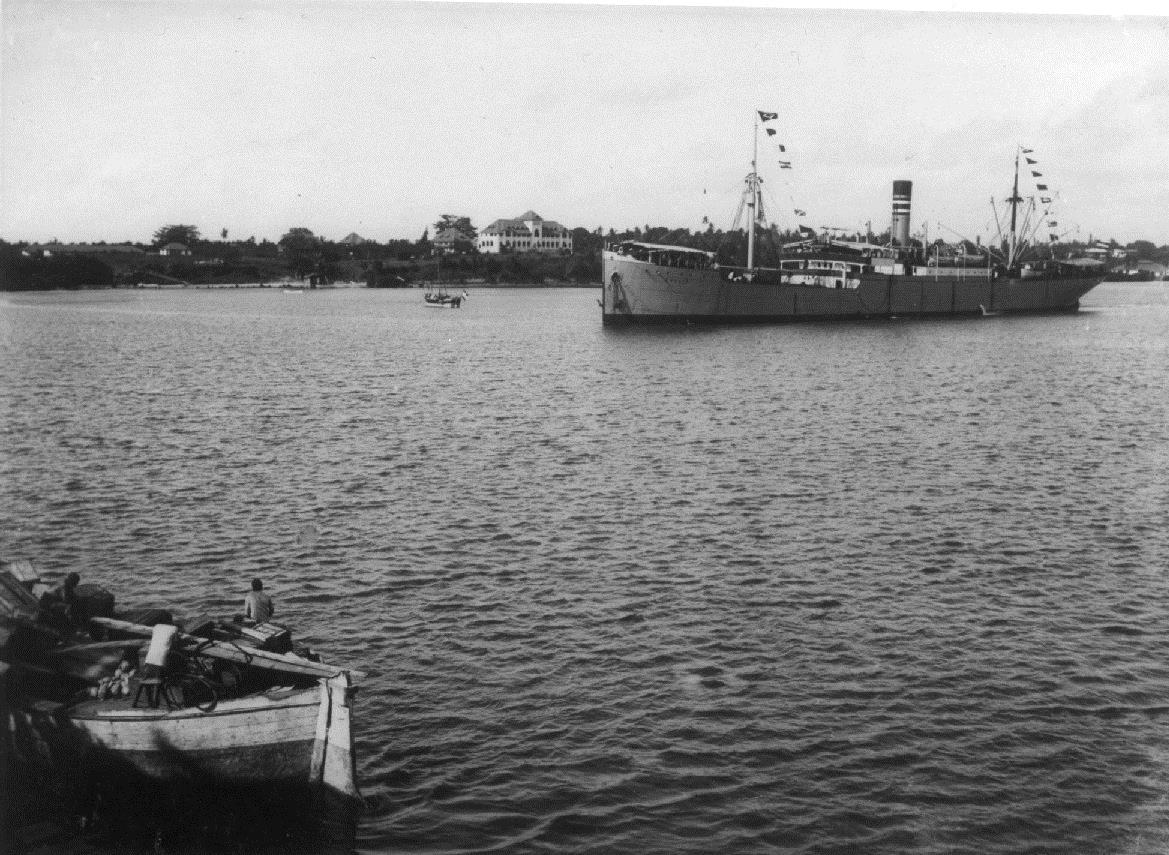 Im Hafen von Tanga