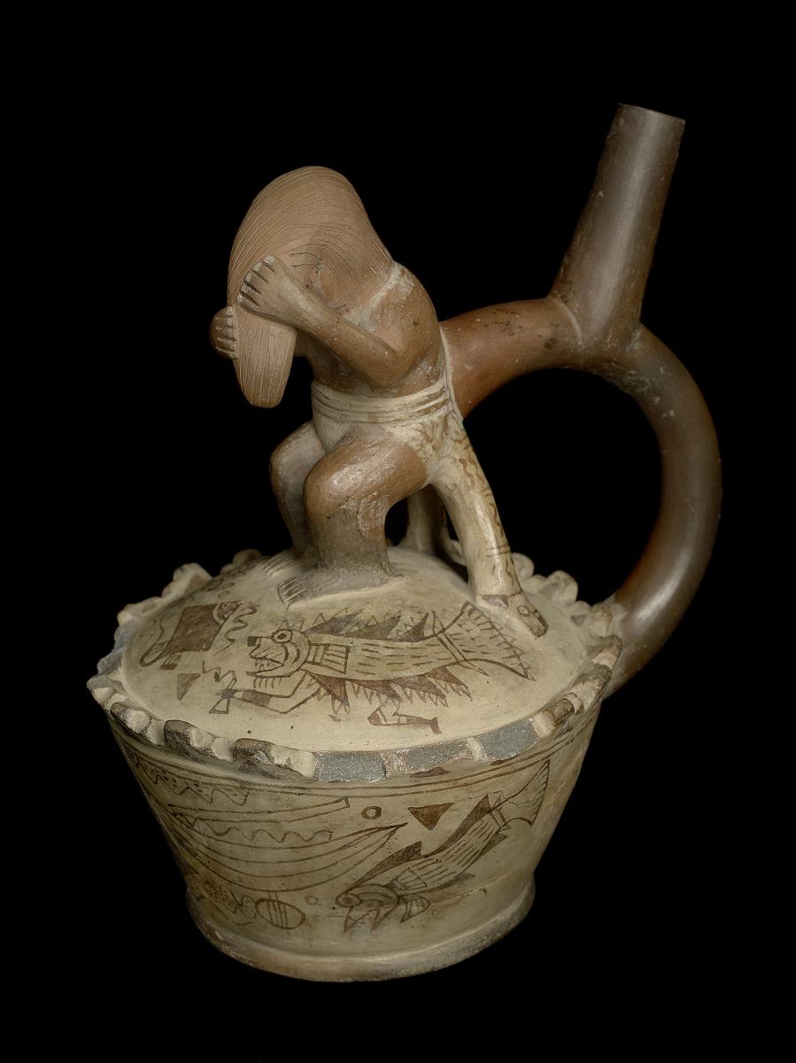 Fineline Painting: Fische und anthropo-zoomorphe Figuren; Applikation: anthropo-zoomorphe Figur sich den Haarschopf haltend