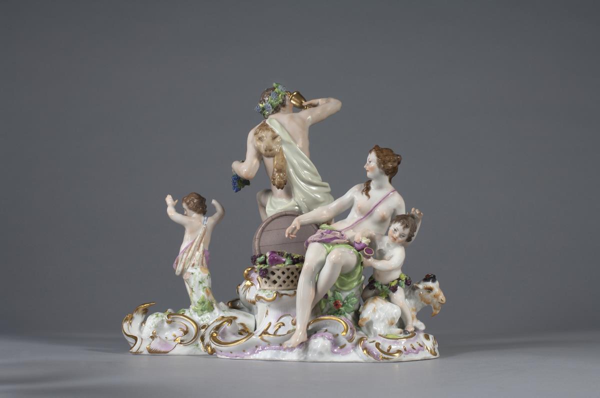 Bacchus auf dem Fass (dreiteilig) aus dem Tafelaufsatz eines Bacchanals