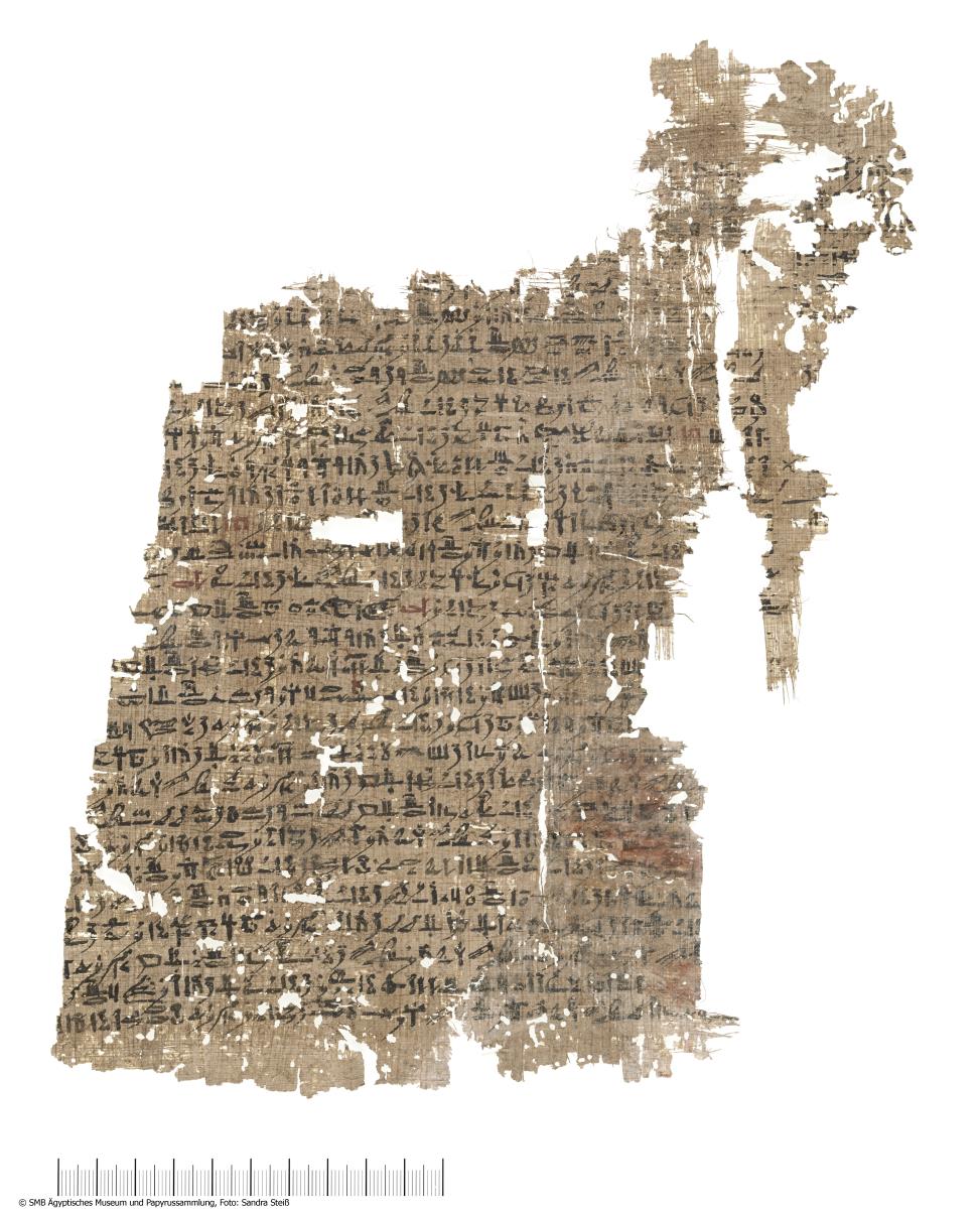 Hieratischer Papyrus mit Beschreibungen von Götterstatuen in einem Tempel (P. 10472+14400)